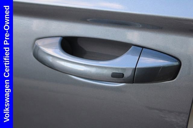 Used 2025 Volkswagen Taos SE w/ Panoramic Sunroof Package image 14