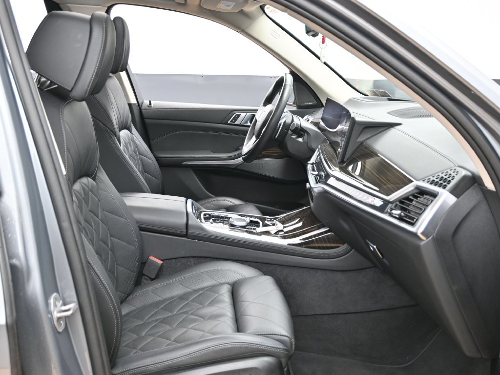 Used 2025 BMW X7 xDrive40i AWD/4WD image 32