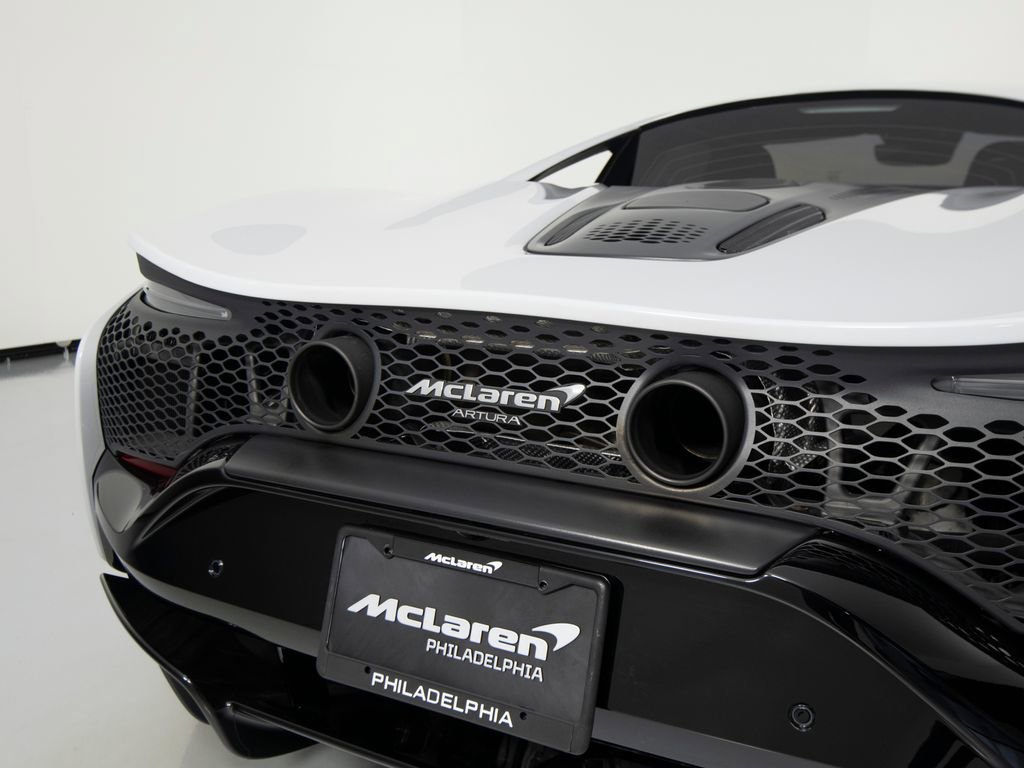 Used 2023 McLaren Artura image 40