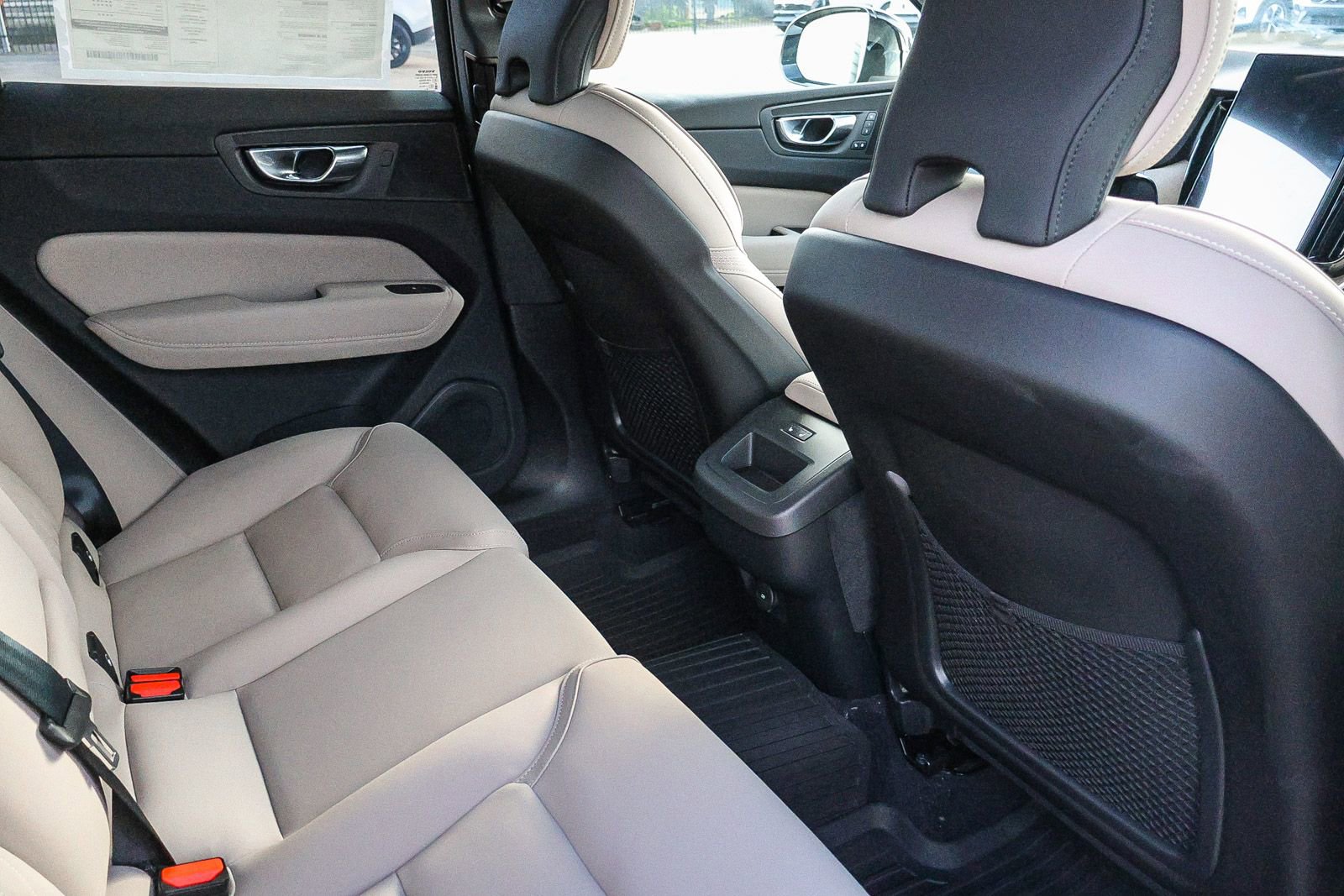 New 2026 Volvo XC60 B5 Plus w/ Climate Package image 20