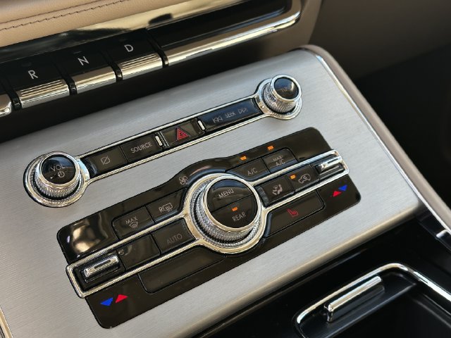 Certified 2024 Lincoln Aviator AWD w/ Elements Package image 24