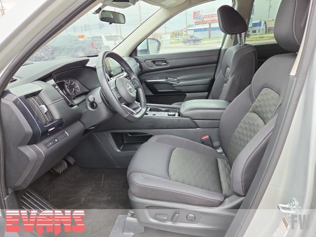 Used 2024 Nissan Pathfinder SV AWD/4WD image 17