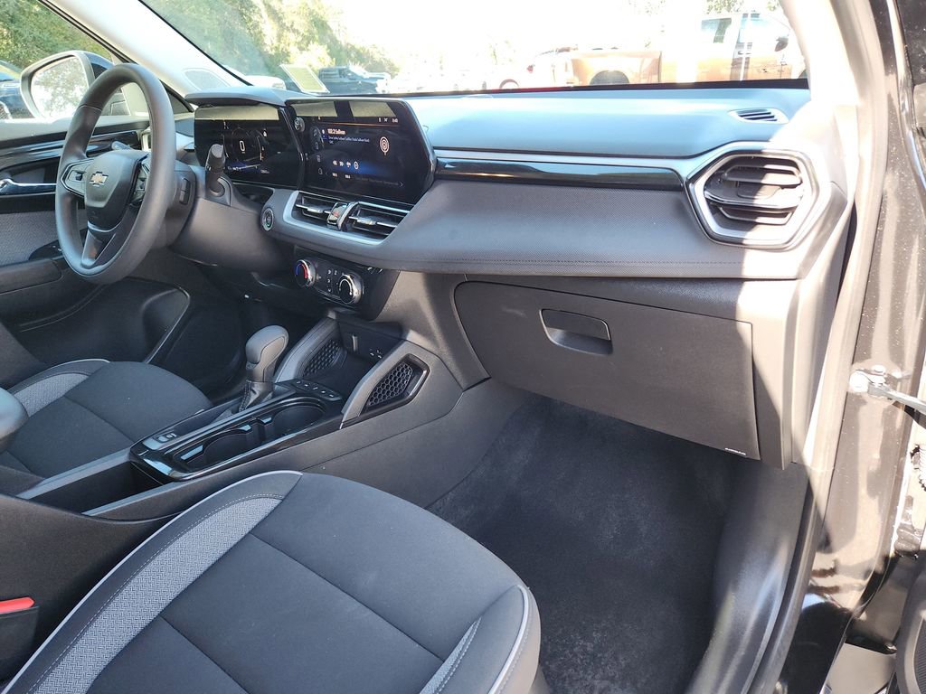 Used 2025 Chevrolet TrailBlazer LT image 11