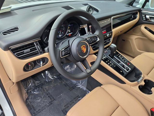 Used 2026 Porsche Macan image 4