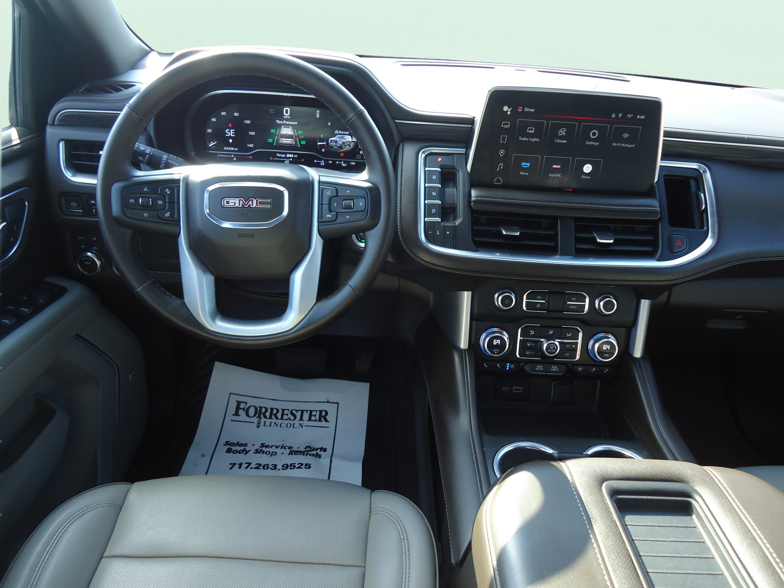 Used 2023 GMC Yukon SLT w/ SLT Luxury Package AWD/4WD image 12