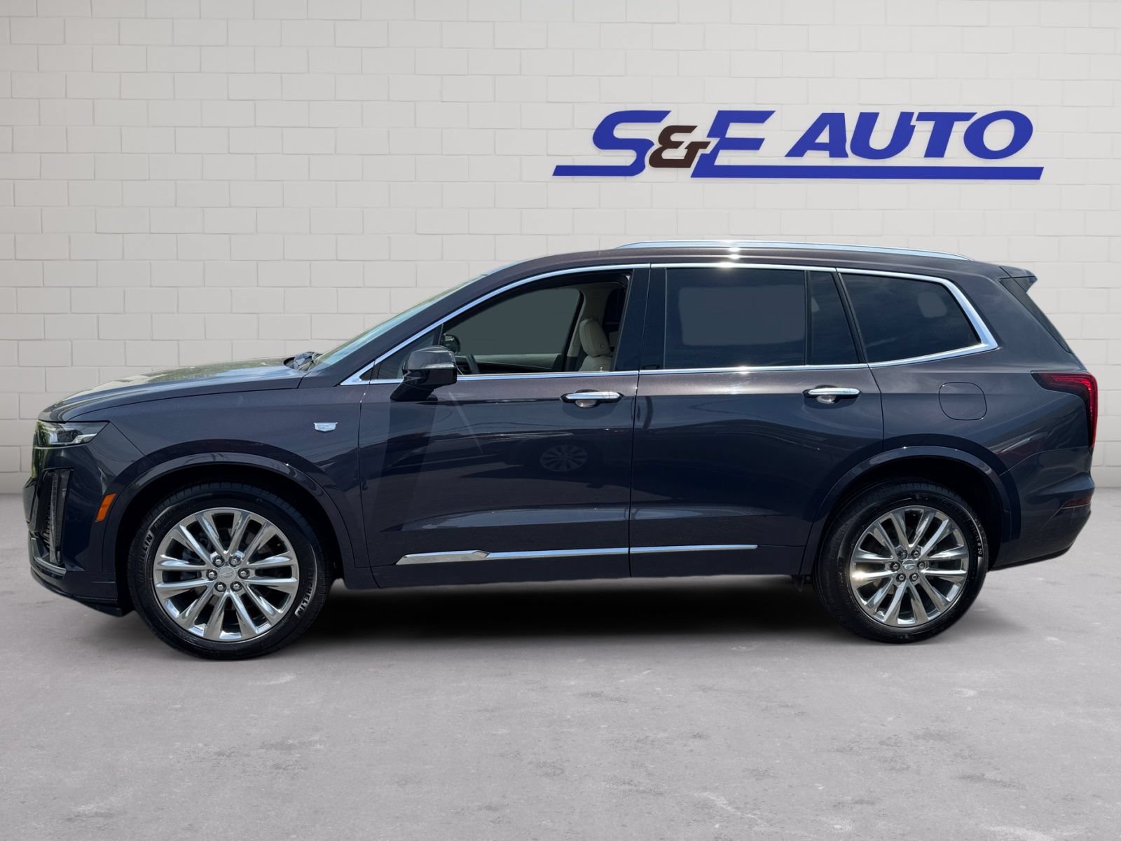 Used 2024 Cadillac XT6 Premium Luxury AWD/4WD image 6