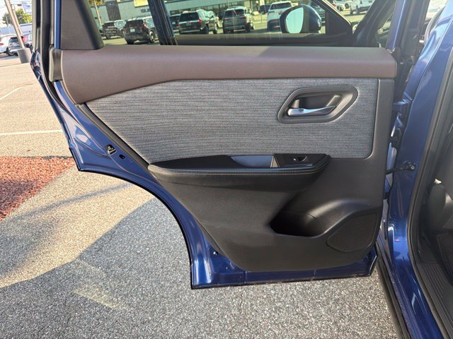 Used 2023 Nissan Rogue SV AWD/4WD image 14
