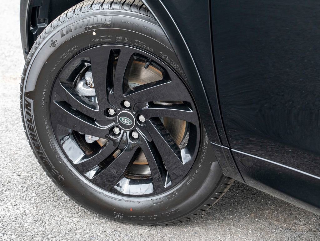 New 2025 Land Rover Discovery Sport S image 9