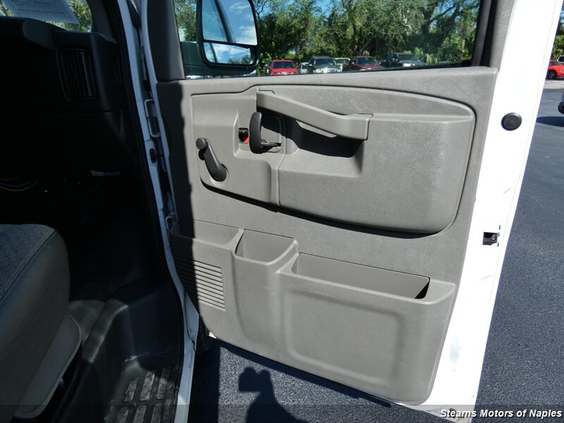 Used 2017 Chevrolet Express 3500 RWD image 25