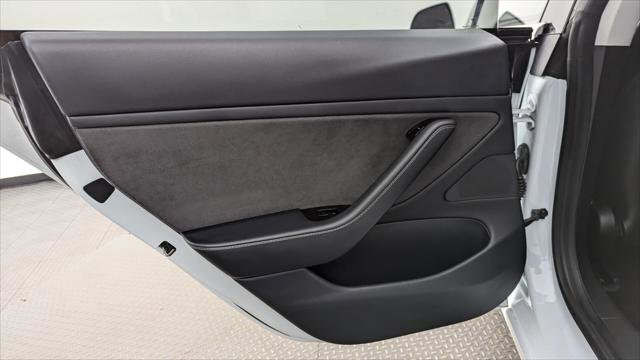 Used 2018 Tesla Model 3 Mid Range image 14