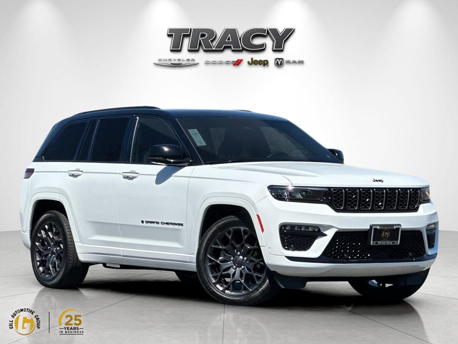 Used 2025 Jeep Grand Cherokee Summit w/ Obsidian Package AWD/4WD image 1