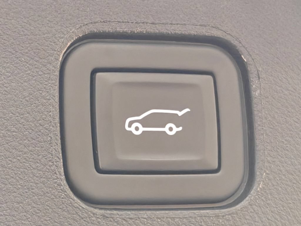 Used 2024 Cadillac Lyriq Tech RWD image 31