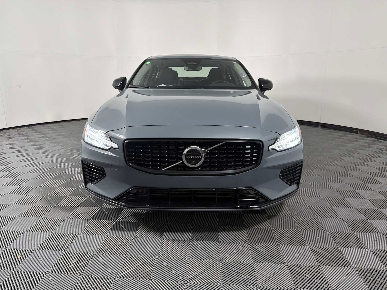 Used 2023 Volvo S60 T8 Plus AWD/4WD image 3