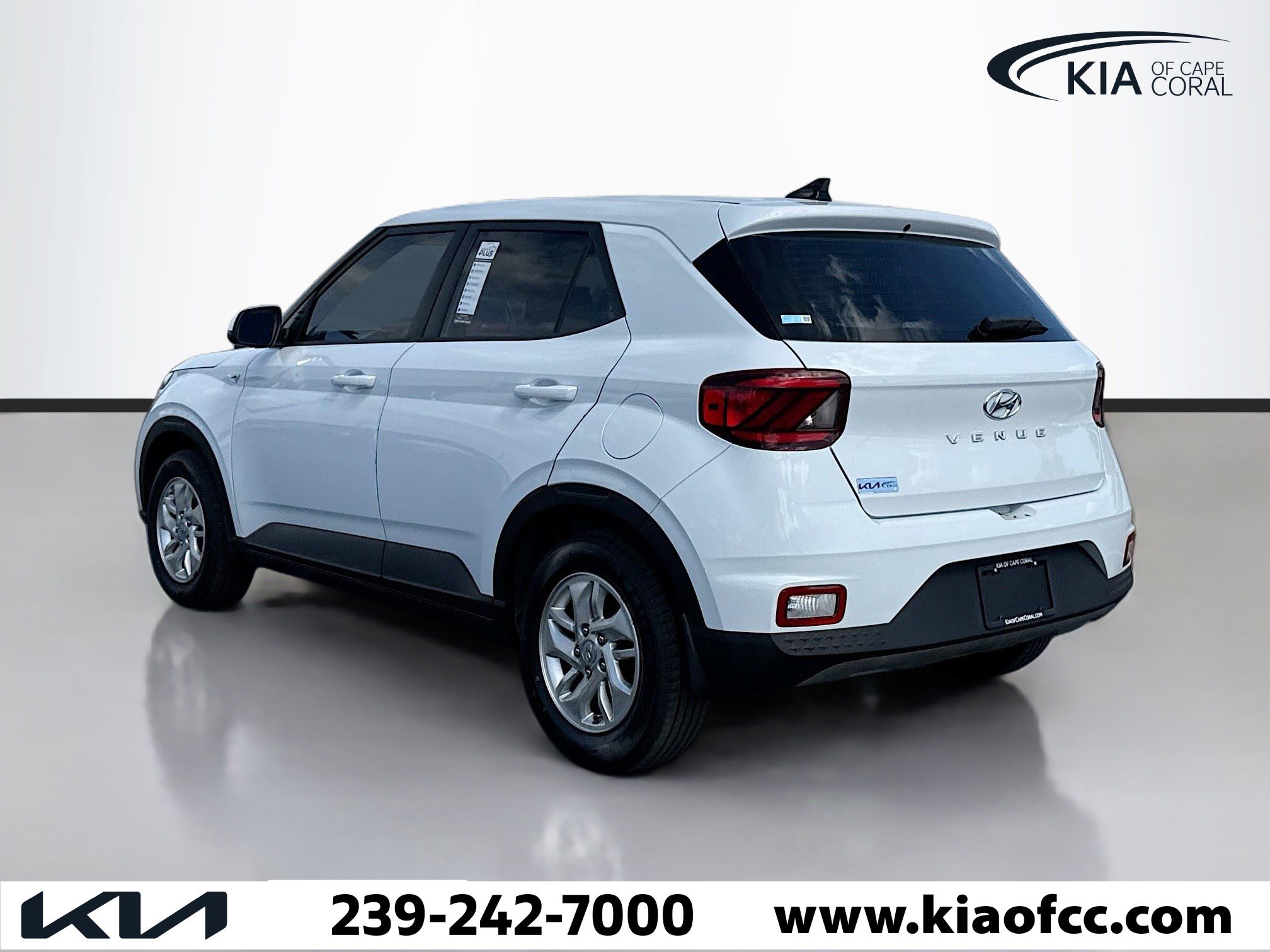 Used 2022 Hyundai Venue SE image 3