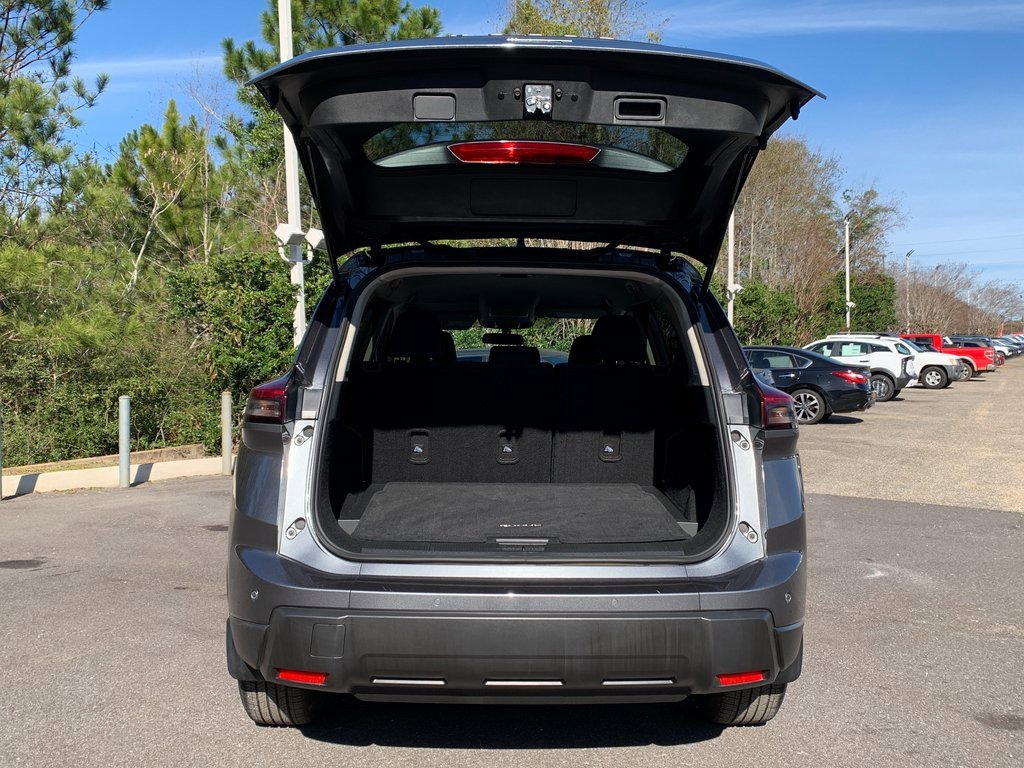 Used 2025 Nissan Rogue S image 9