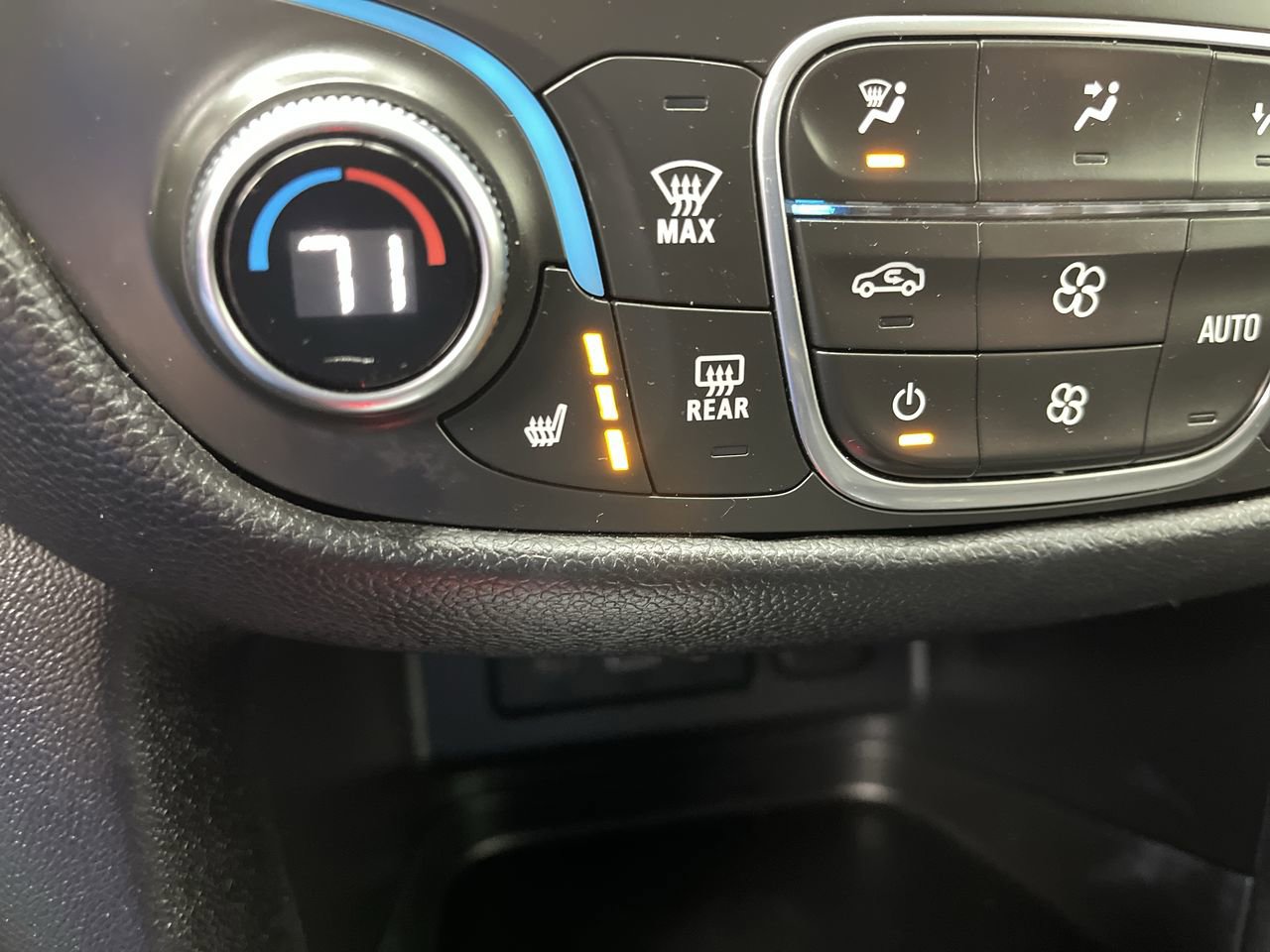 Used 2019 Chevrolet Equinox LT FWD image 22