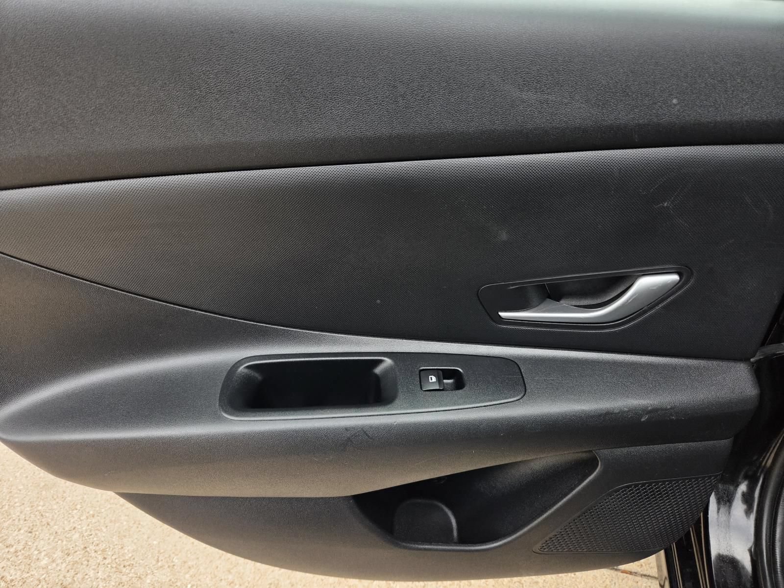 Certified 2023 Hyundai Elantra SEL FWD image 9