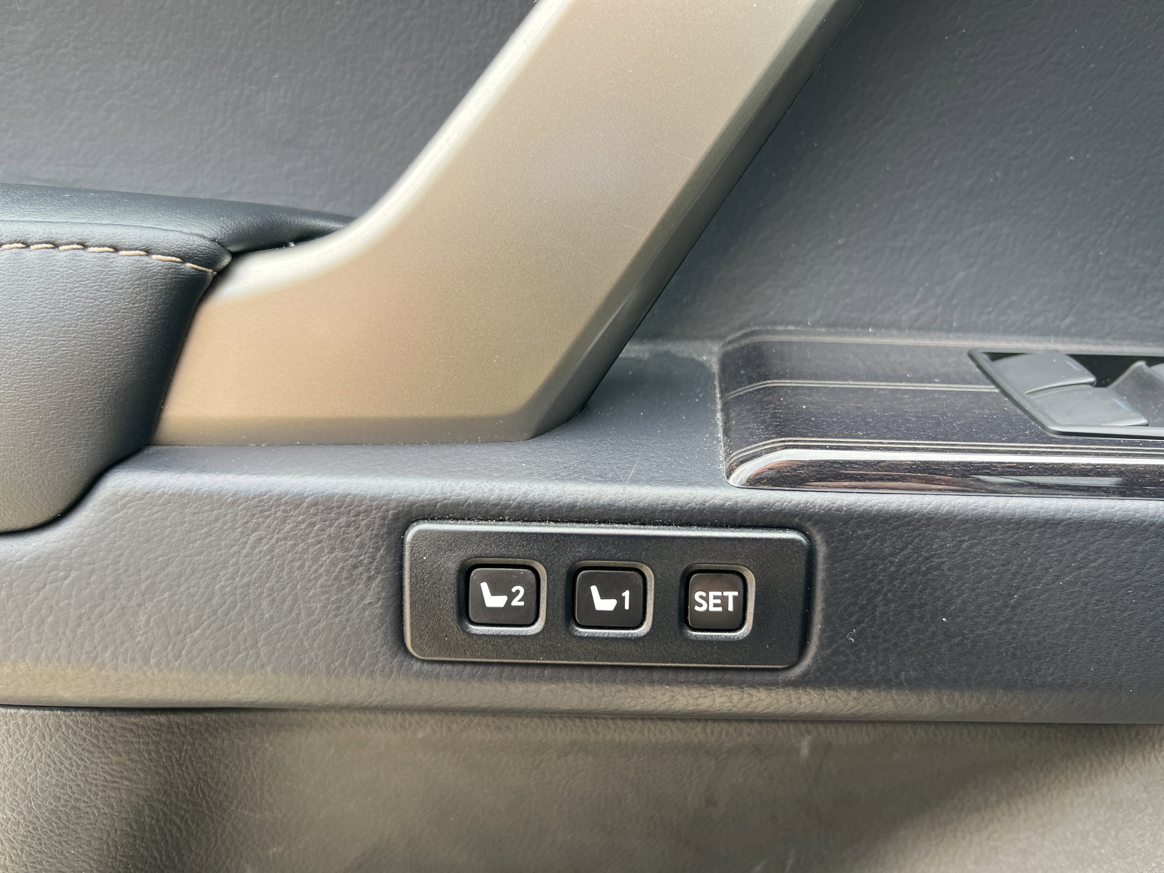 Used 2020 Lexus GX 460 Premium w/ Premium Package image 33