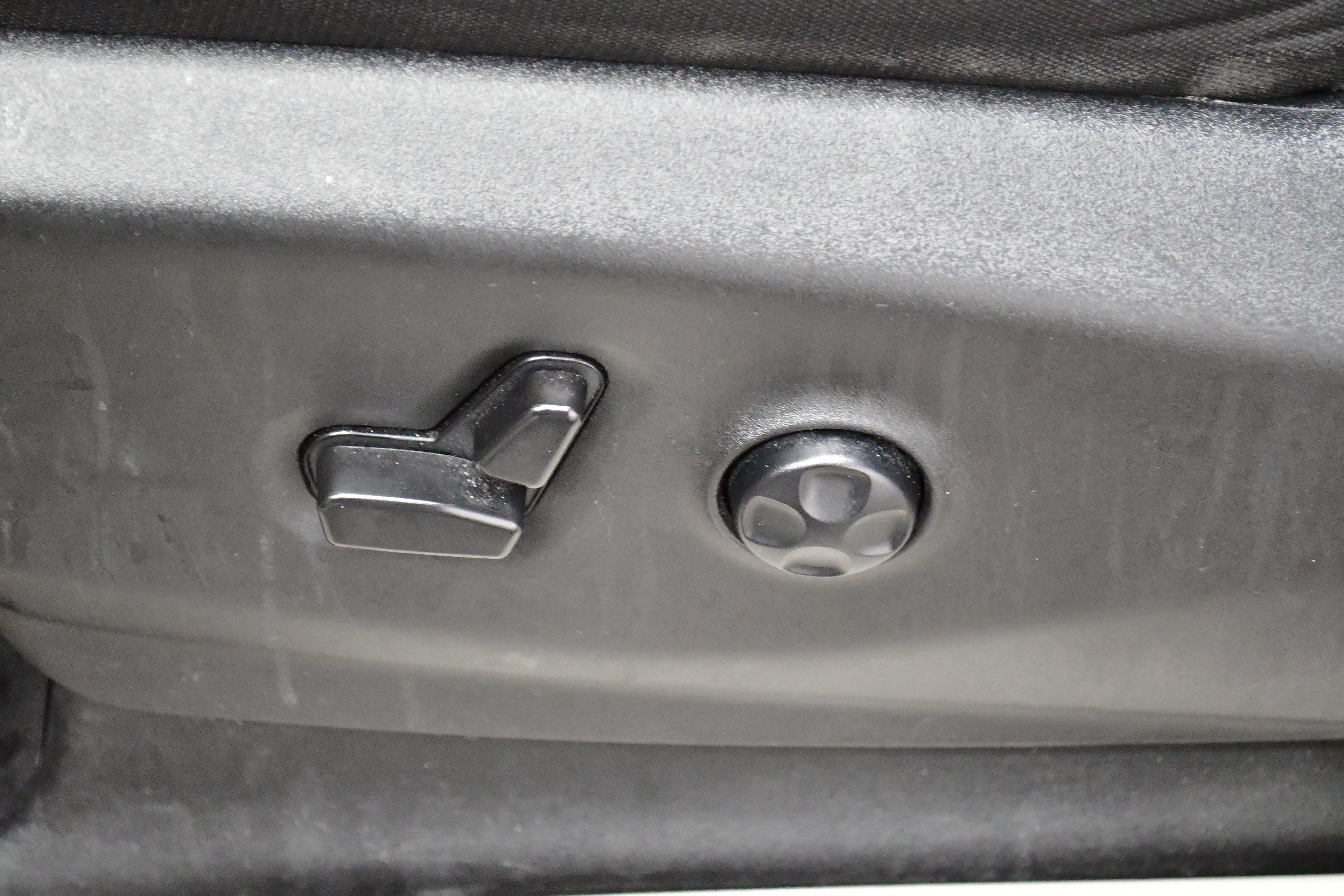 Used 2023 Chrysler Voyager LX FWD image 14