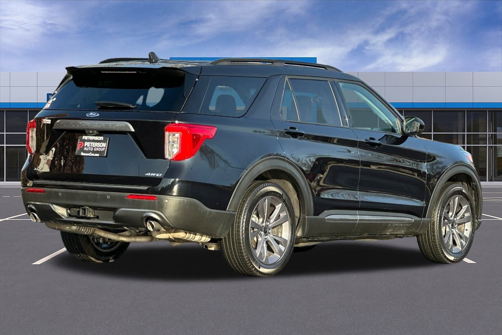 Used 2024 Ford Explorer XLT w/ Equipment Group 202A image 4