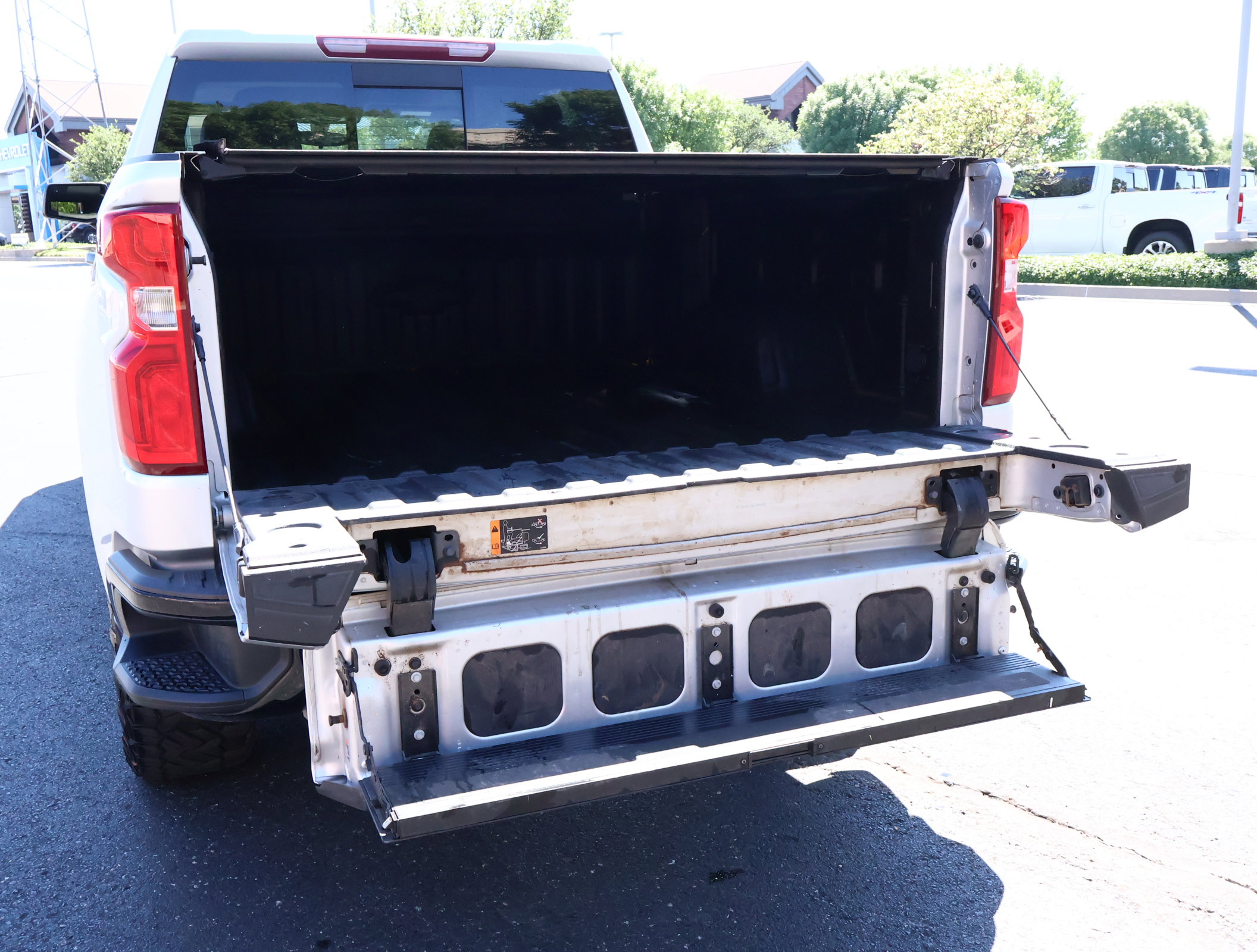 Used 2022 Chevrolet Silverado 1500 LT Trail Boss w/ LT Trail Boss Premium Package AWD/4WD image 25