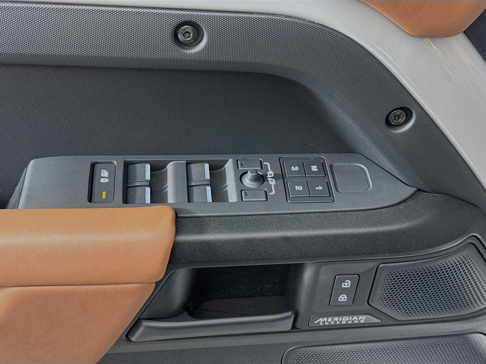 New 2026 Land Rover Defender 110 OCTA image 19