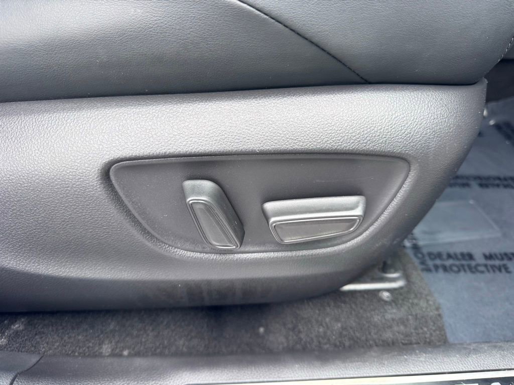 Used 2021 Toyota Venza XLE w/ Softex Package AWD/4WD image 14