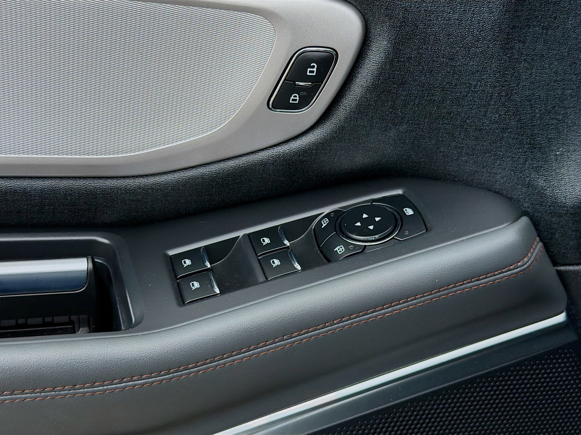 Used 2025 Ford Expedition Active image 25