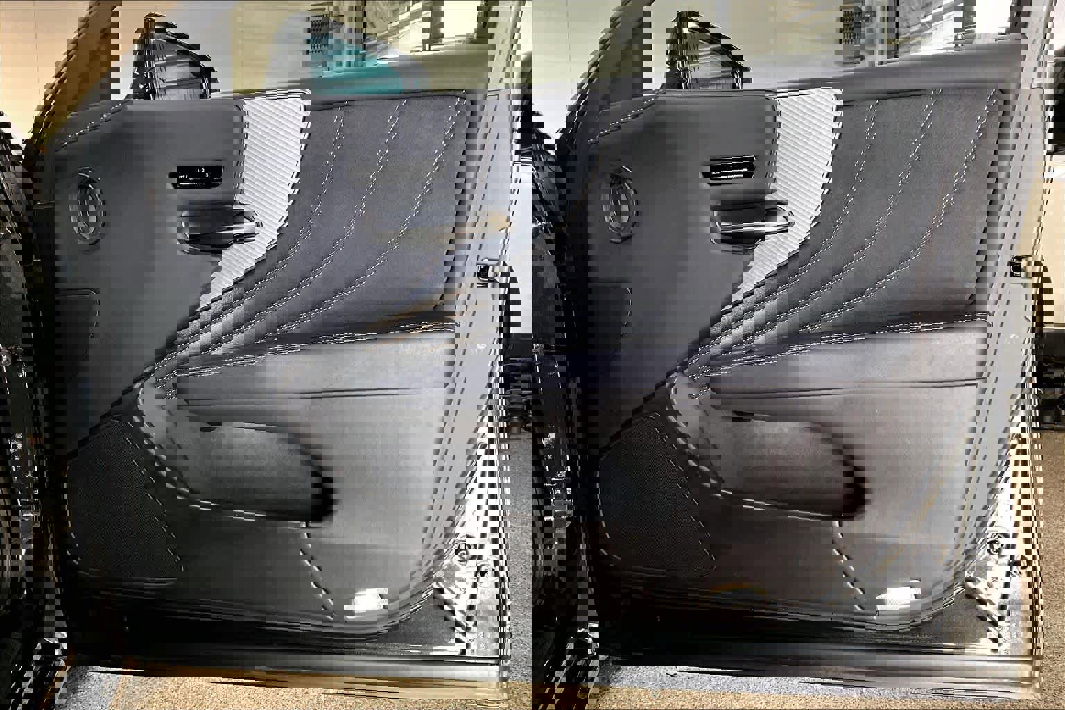 Used 2022 Lexus LS 500 F Sport w/ Accessory Package (Z2) image 22