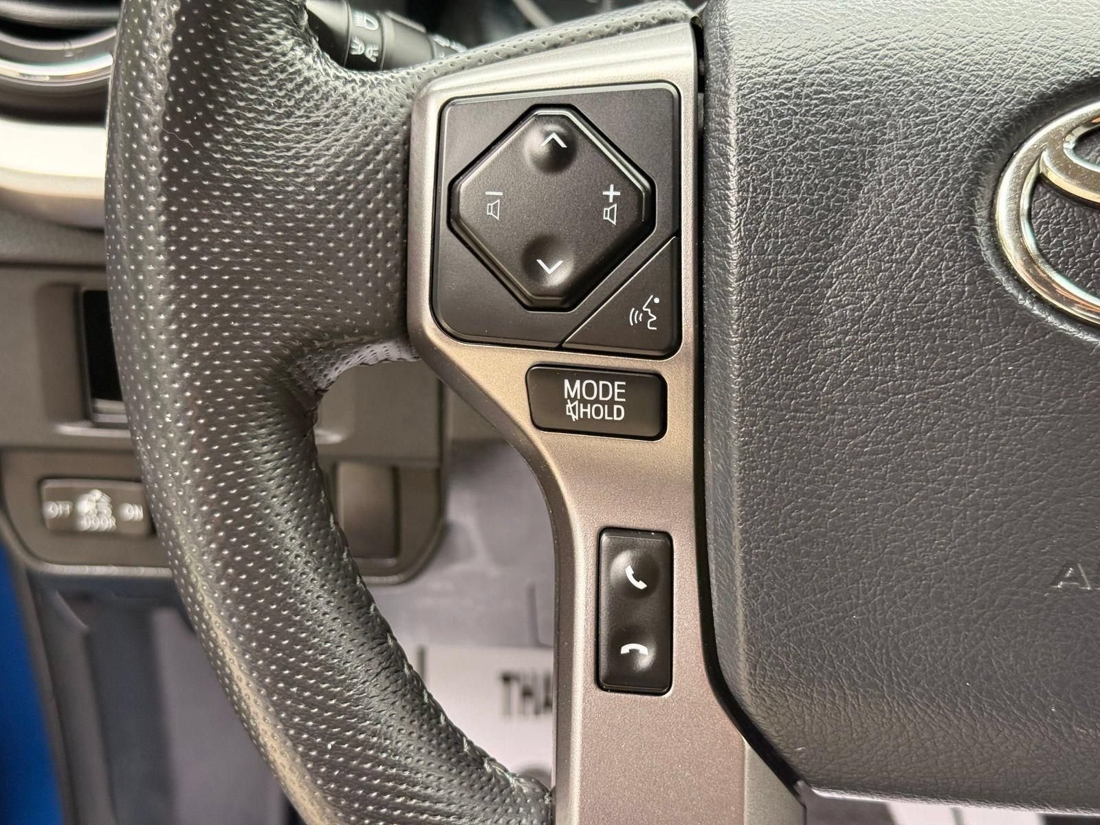 Used 2018 Toyota Tacoma SR5 RWD image 33