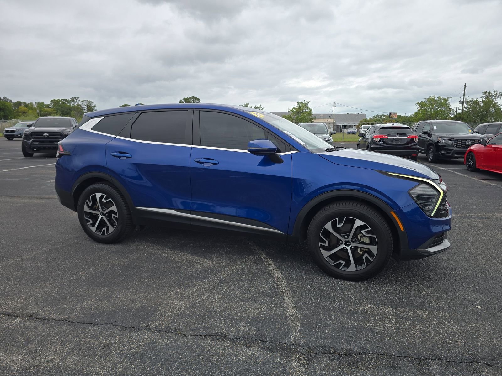 Used 2024 Kia Sportage EX image 2