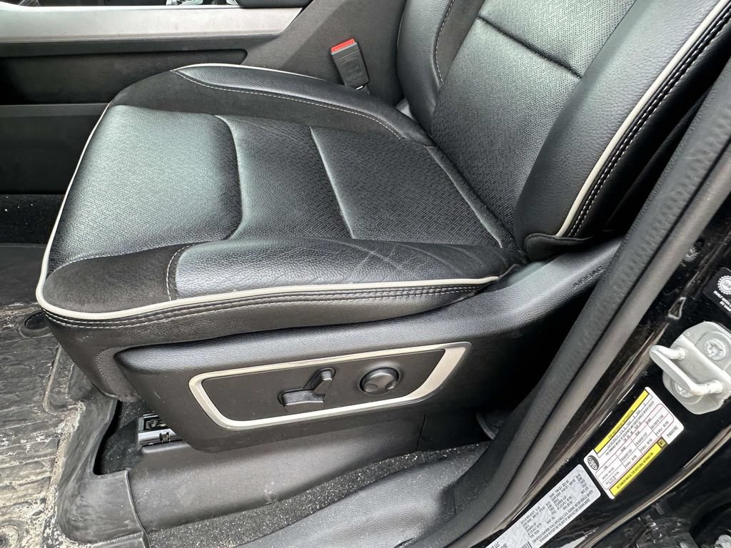 Used 2023 RAM 1500 Laramie AWD/4WD image 19