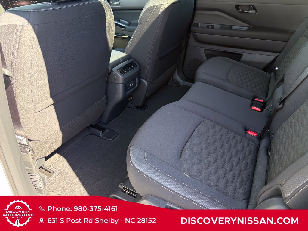 New 2026 Nissan Pathfinder SV w/ SV Premium Package FWD image 30