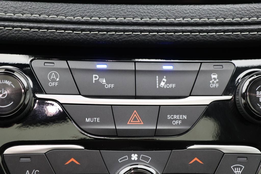 Used 2024 Chrysler Pacifica Limited FWD image 28