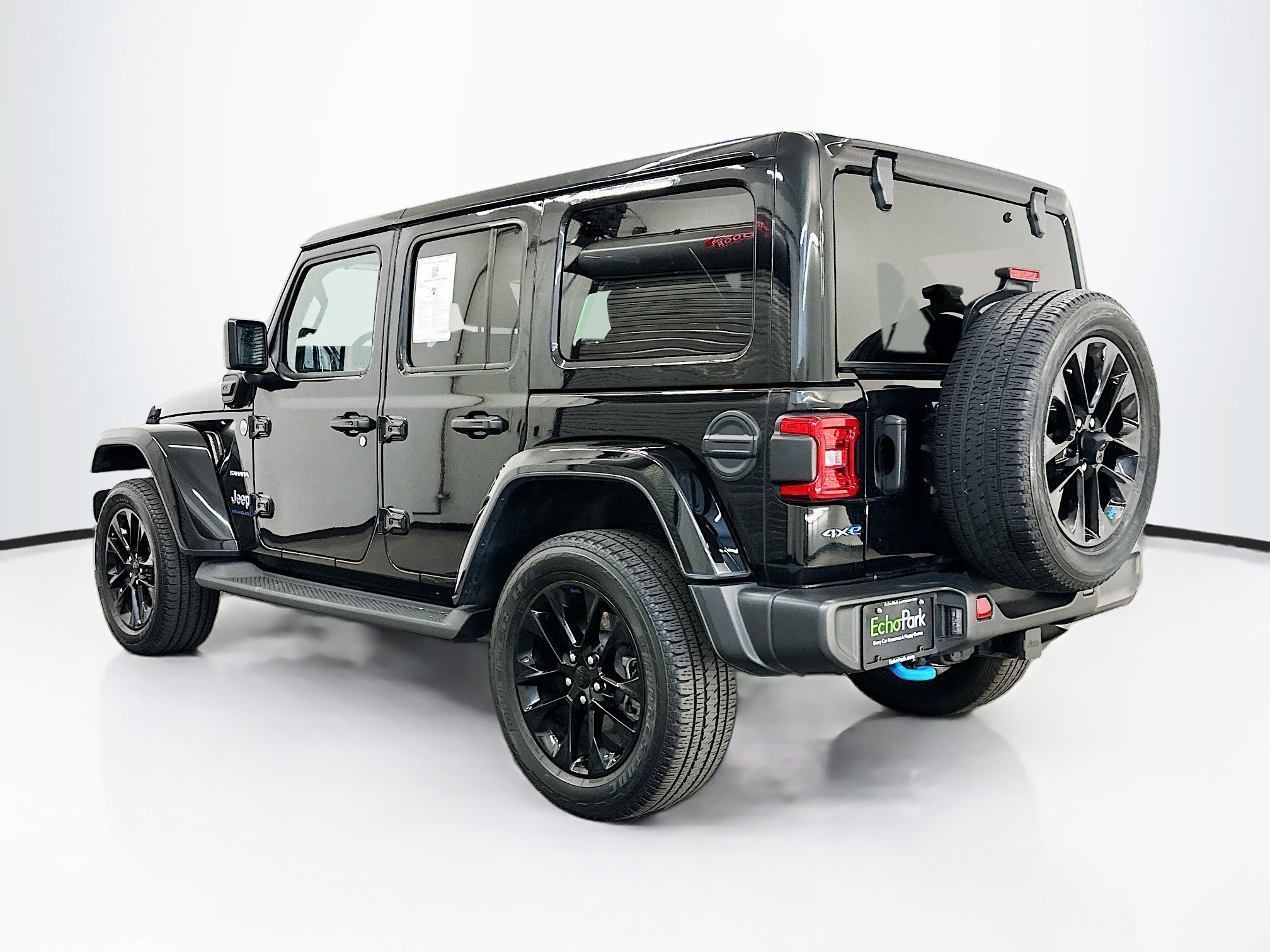 Used 2023 Jeep Wrangler Unlimited Sahara AWD/4WD image 5