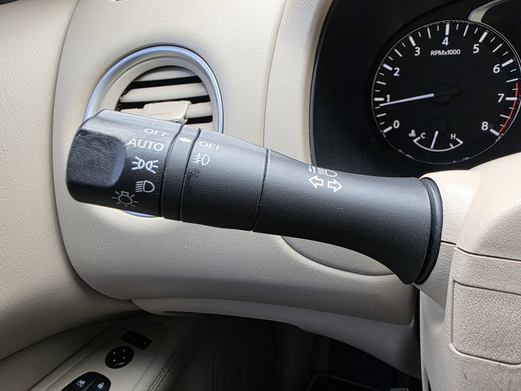 Used 2014 Nissan Pathfinder Platinum w/ Platinum Premium Package FWD image 32