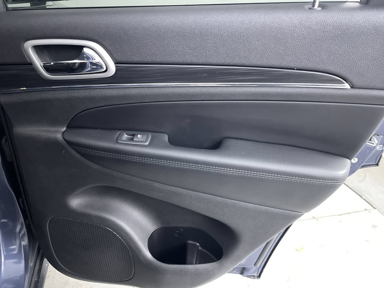 Used 2020 Jeep Grand Cherokee Limited AWD/4WD image 24