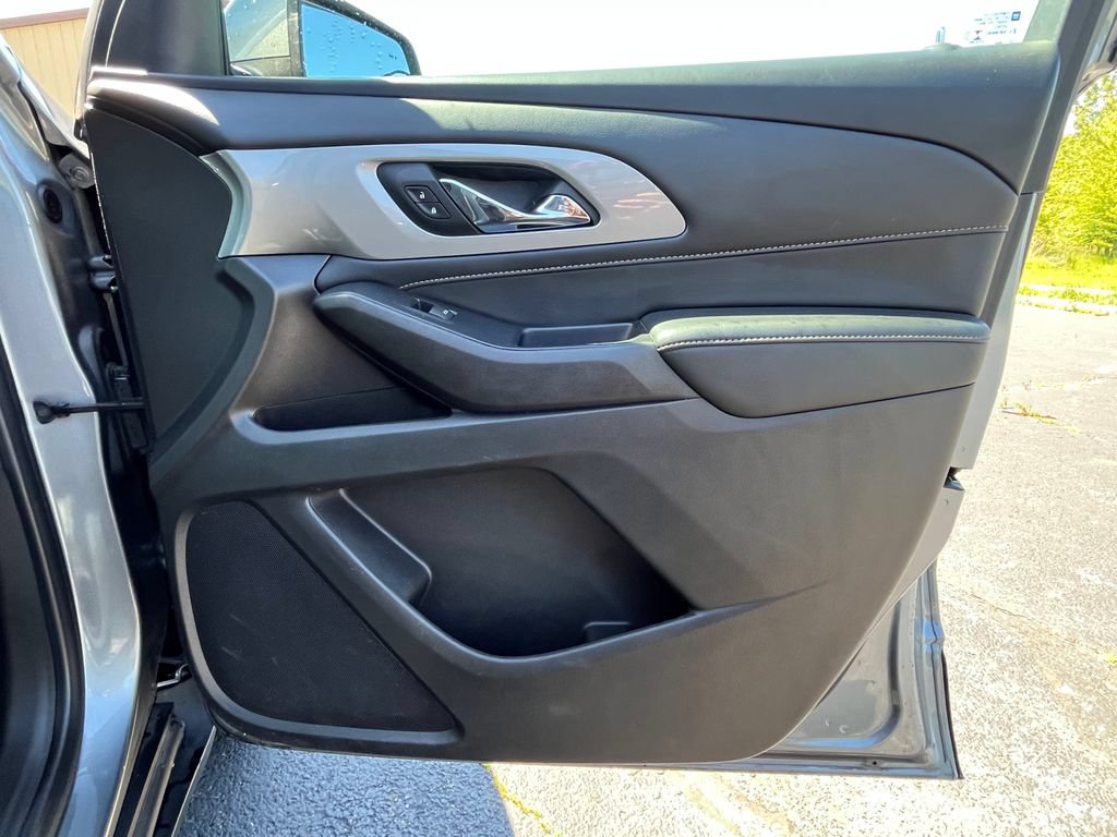 Certified 2021 Chevrolet Traverse LT FWD image 21