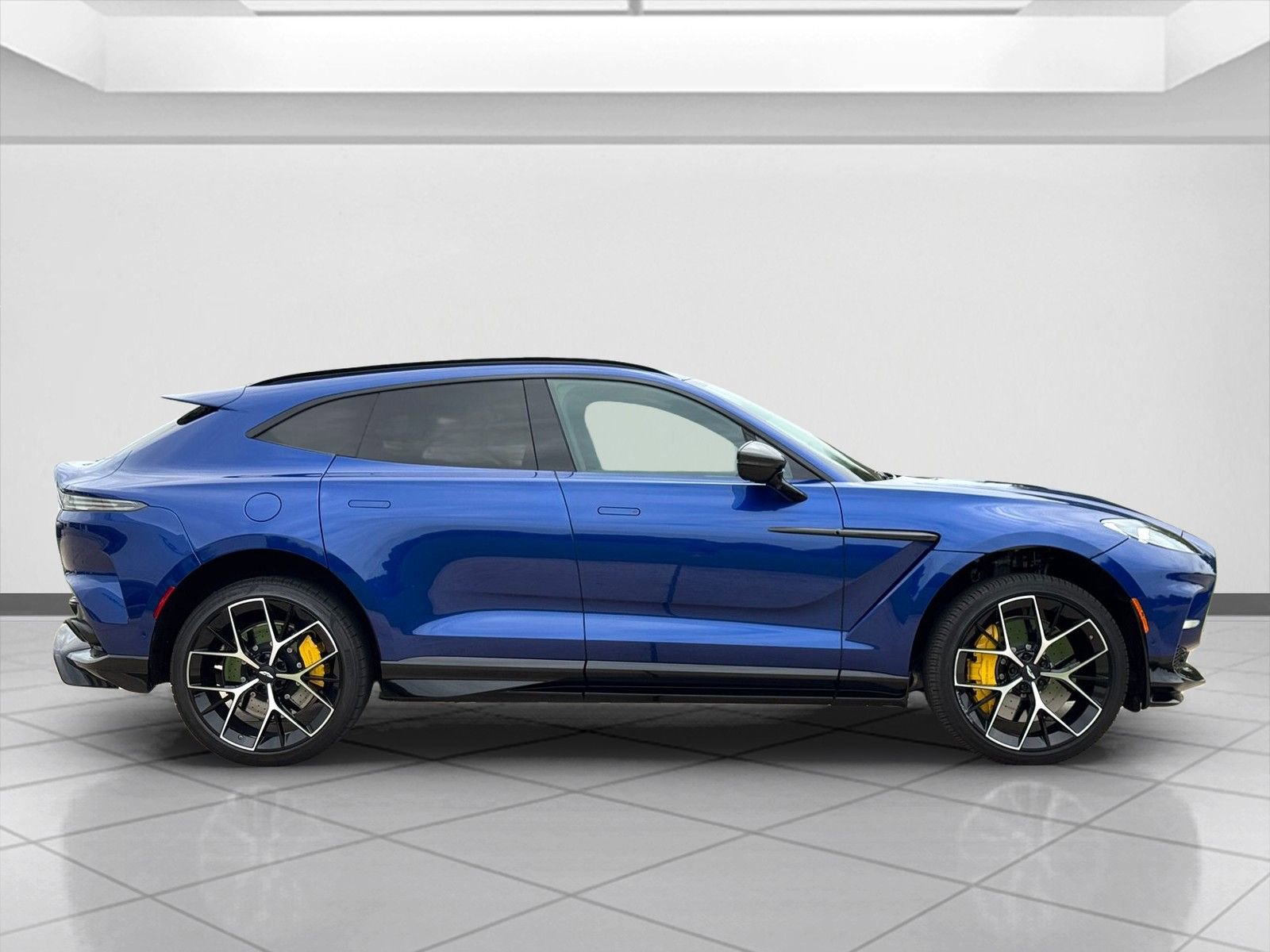 Used 2025 Aston Martin DBX 707 image 9
