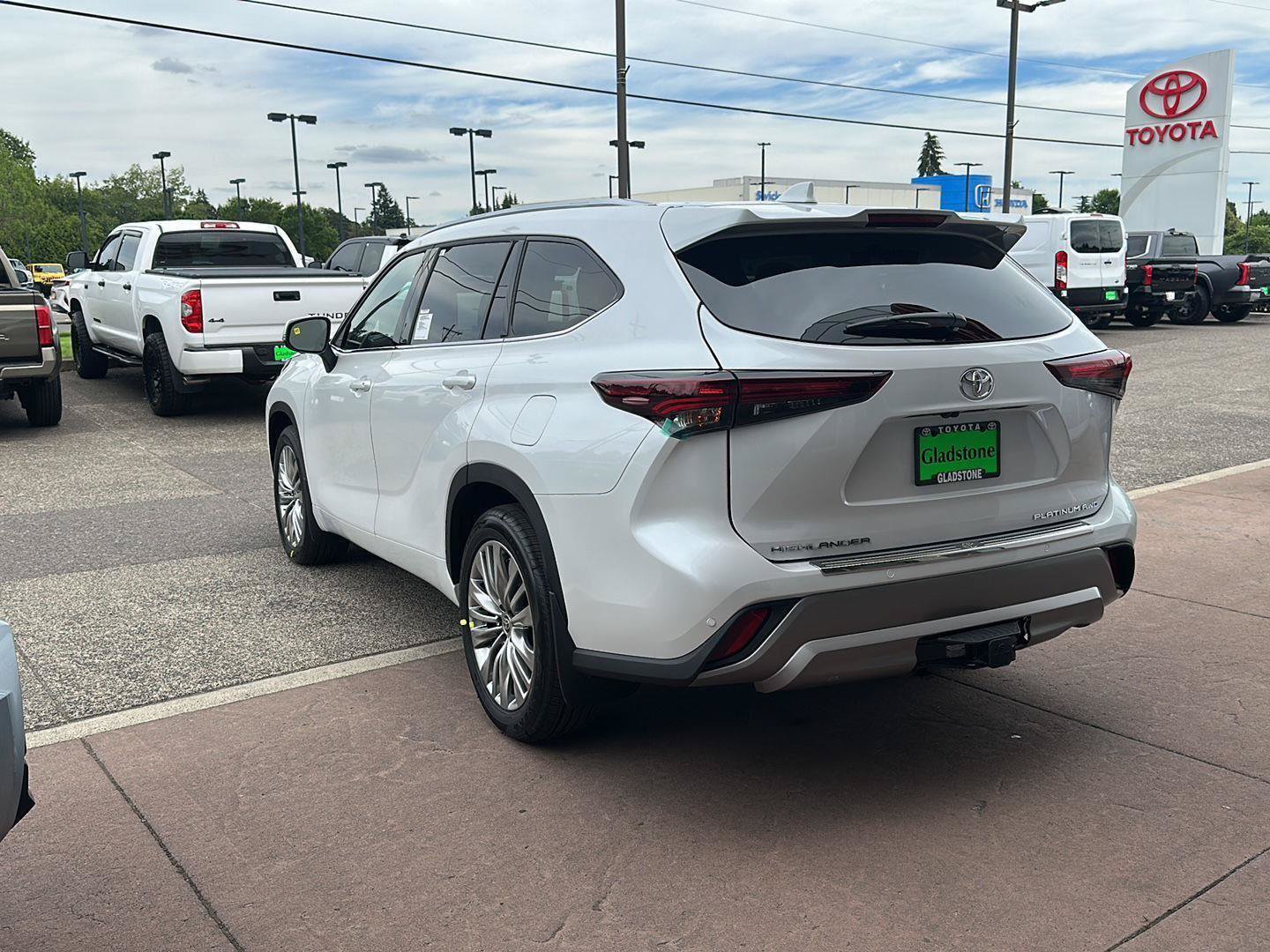 New 2026 Toyota Highlander Platinum AWD/4WD image 4