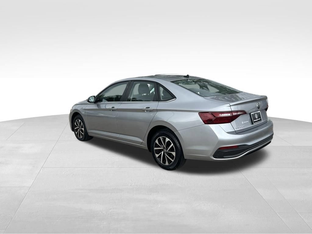 Used 2022 Volkswagen Jetta S image 3