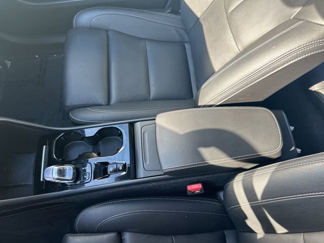 Certified 2025 Volvo XC40 B5 Plus image 25