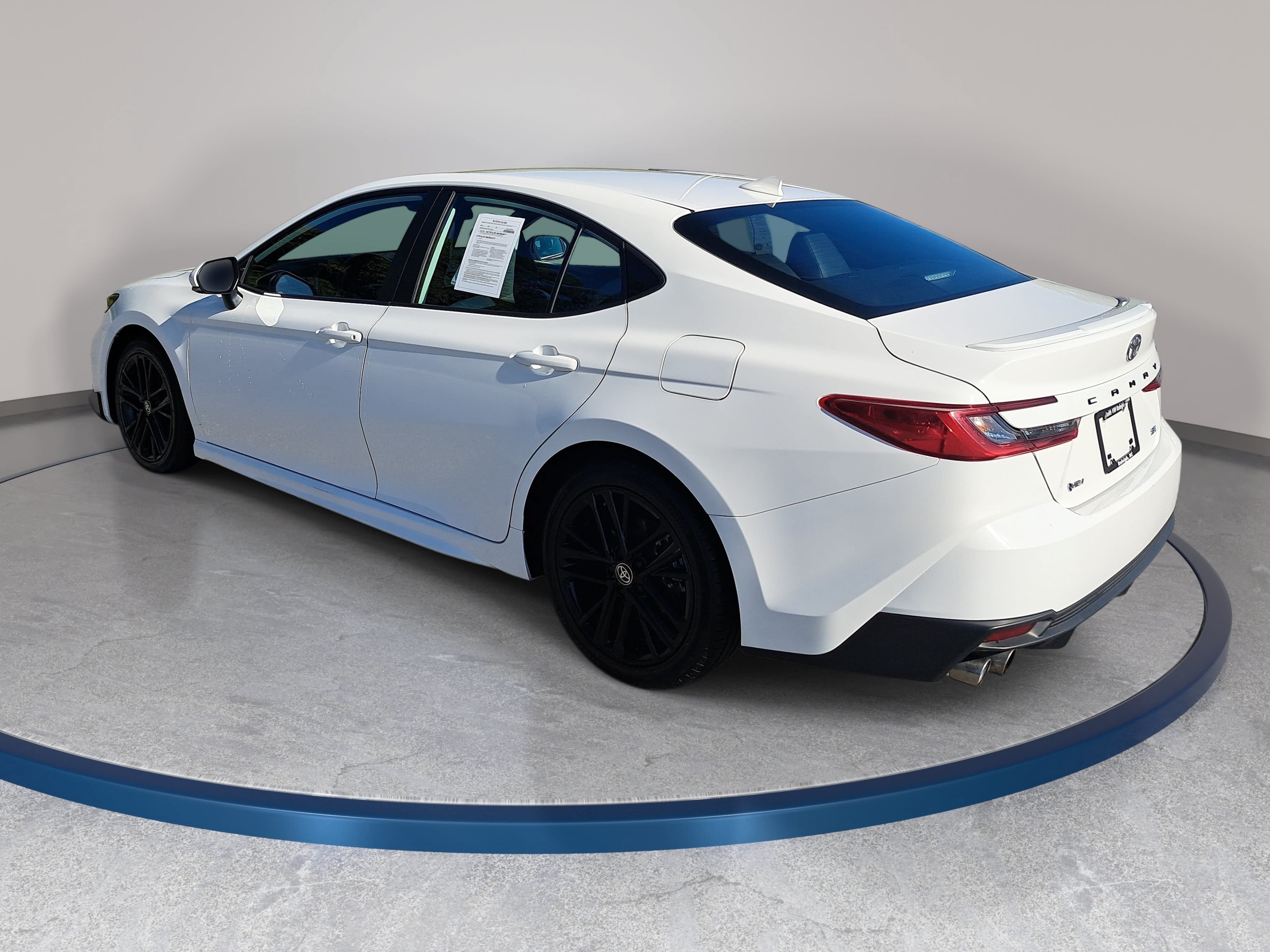 Used 2025 Toyota Camry SE FWD image 7