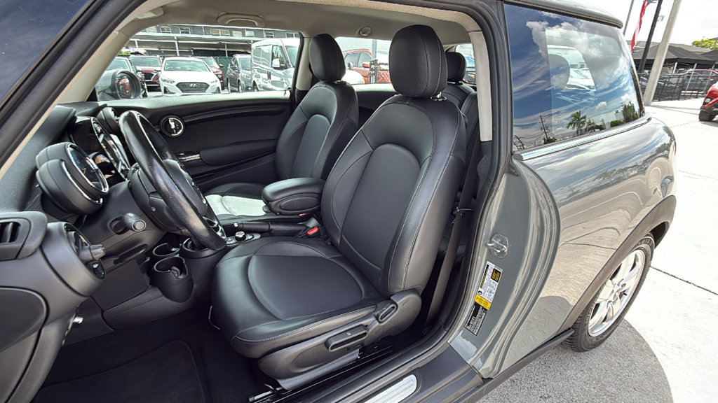 Used 2019 MINI Cooper 2-Door Hardtop w/ Signature Upholstery Package FWD image 22