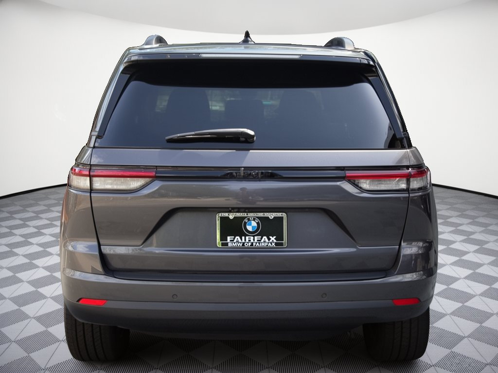 Used 2022 Jeep Grand Cherokee Altitude AWD/4WD image 12