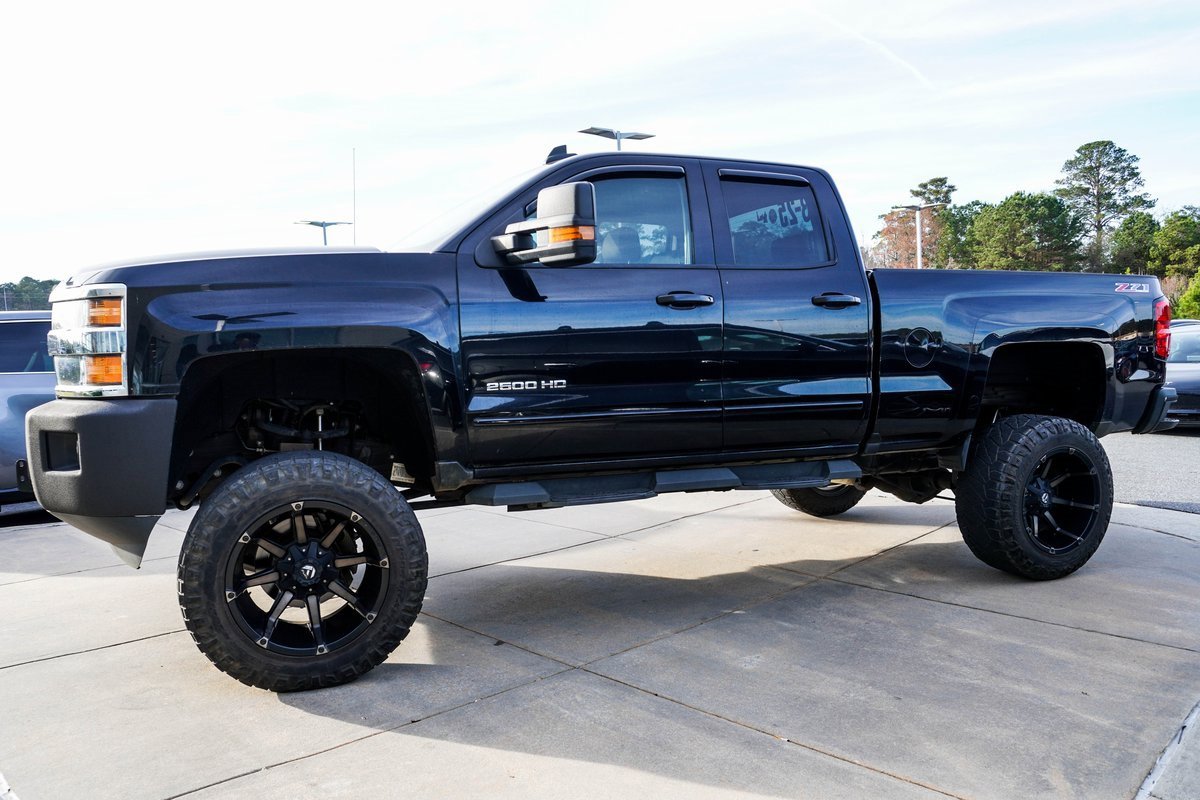 Used 2016 Chevrolet Silverado 2500 LT w/ LT Convenience Package image 3