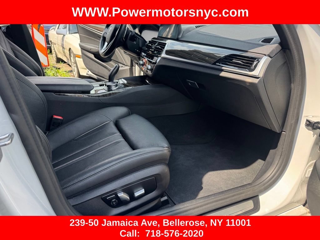 Used 2020 BMW 530e w/ Luxury Package RWD image 24