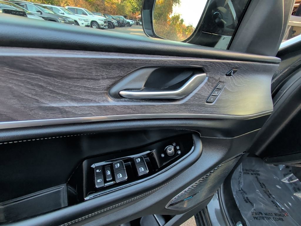 Used 2022 Jeep Grand Cherokee L Overland w/ Luxury Tech Group IV image 12