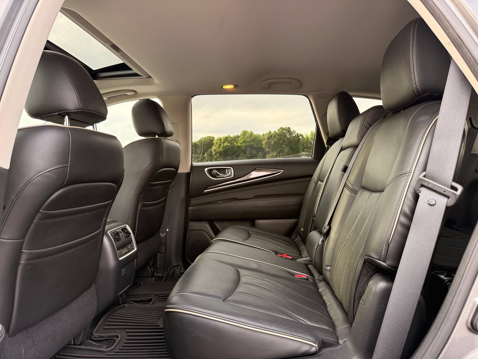 Used 2017 INFINITI QX60 Luxe w/ Premium Plus Package AWD/4WD image 18