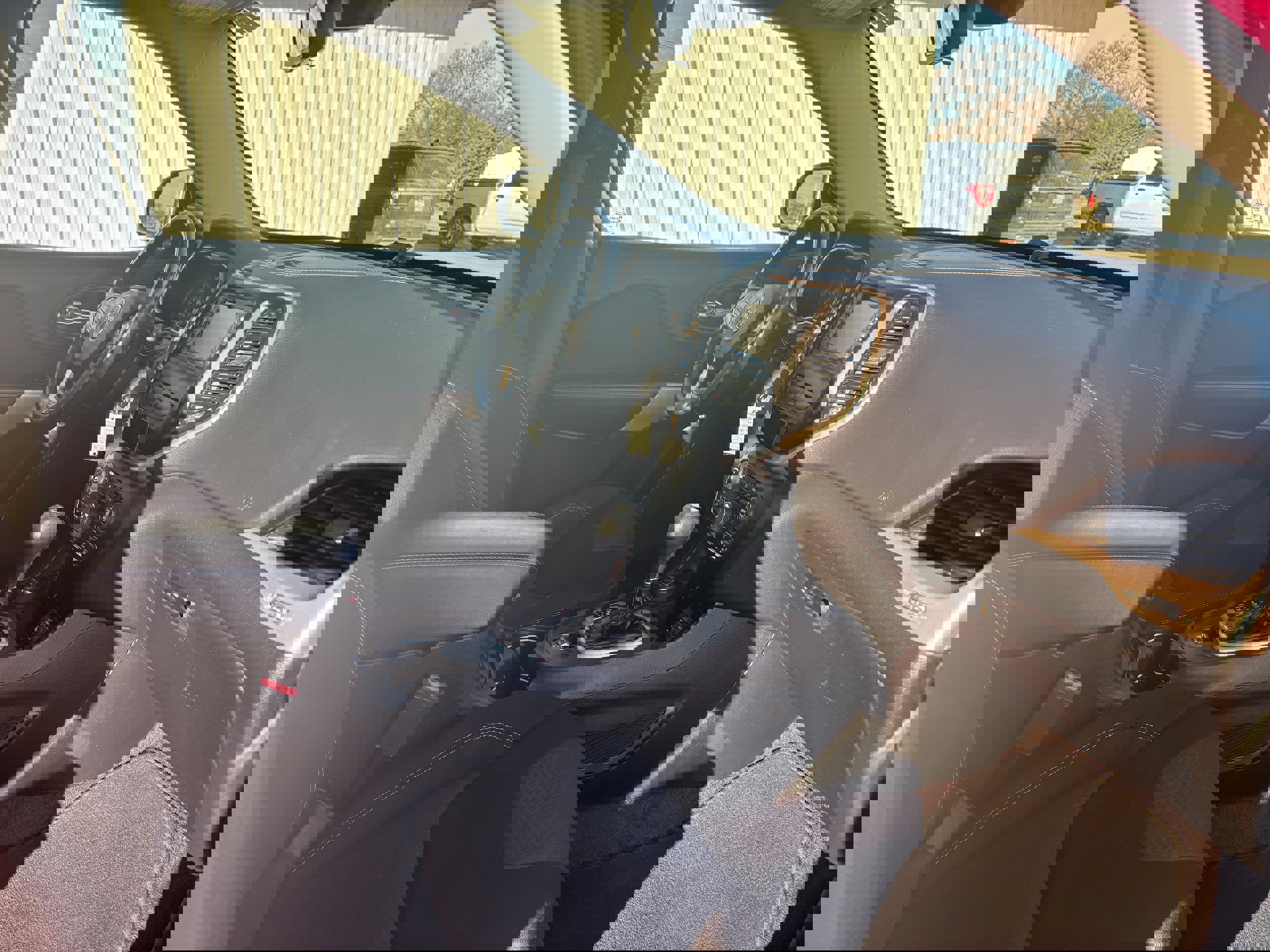 Used 2017 Jeep Cherokee Latitude image 13